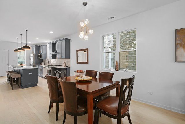 6552 S Evans Avenue, Chicago, IL 60637