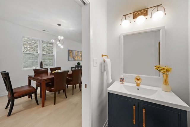 6552 S Evans Avenue, Chicago, IL 60637