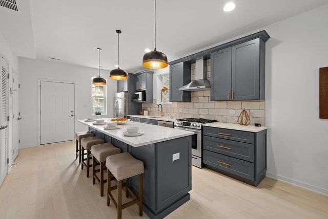 6552 S Evans Avenue, Chicago, IL 60637