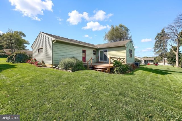 303 ROLLING TER, Leola, PA 17540