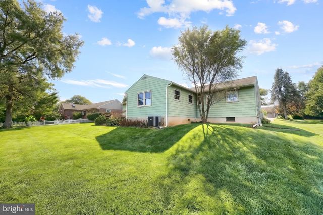 303 ROLLING TER, Leola, PA 17540