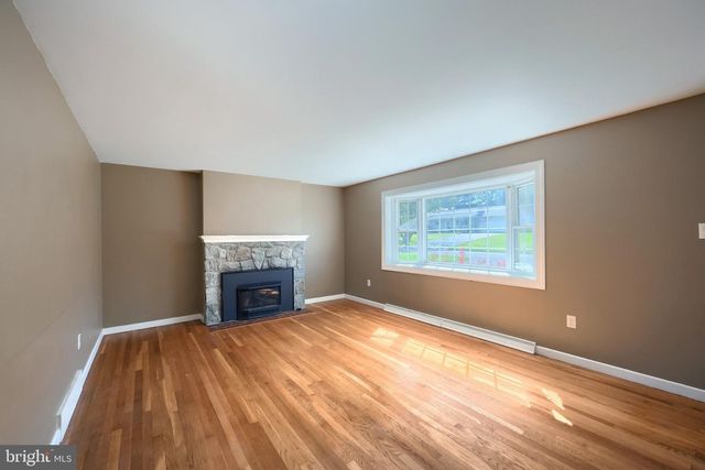 303 ROLLING TER, Leola, PA 17540