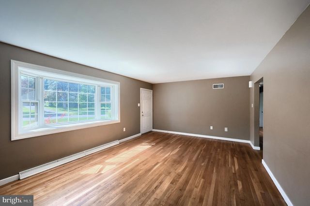 303 ROLLING TER, Leola, PA 17540