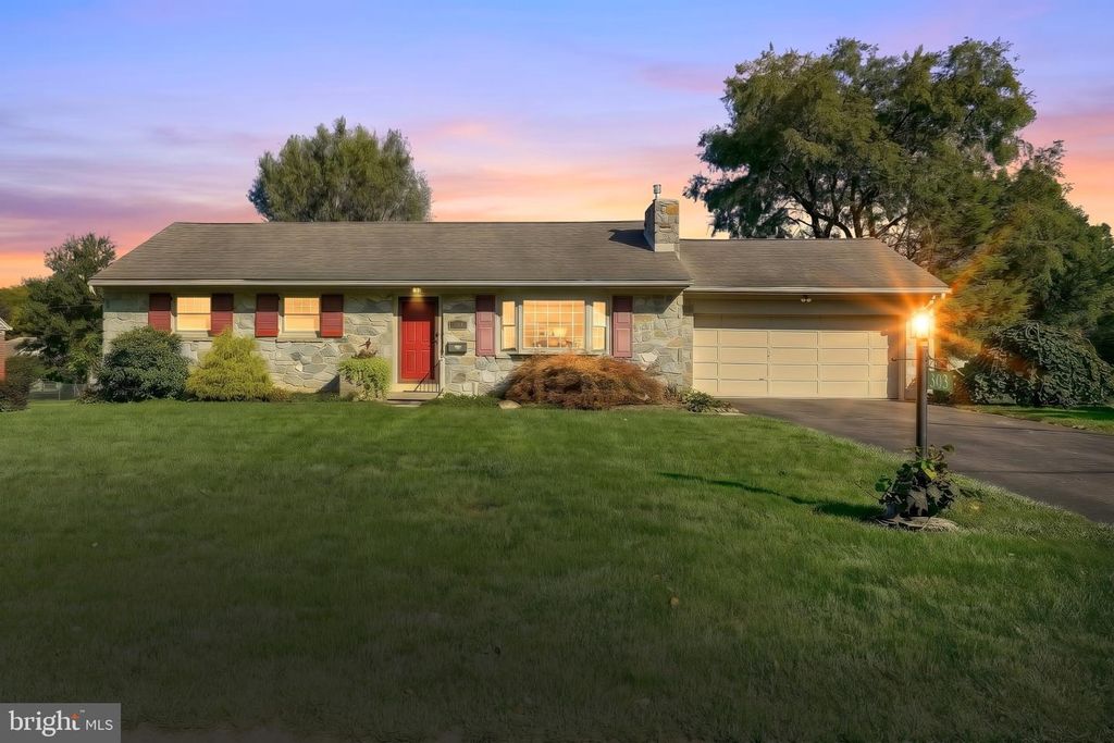 Image 1 of property listing at 303 ROLLING TER, Leola, PA 17540