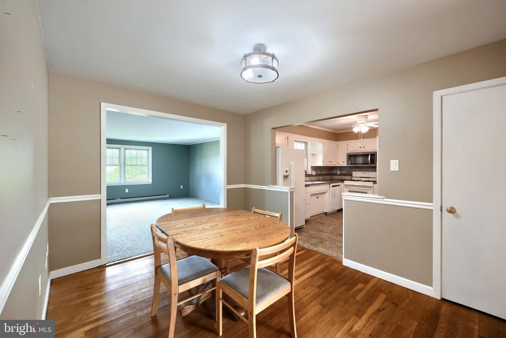 Image 14 of property listing at 303 ROLLING TER, Leola, PA 17540