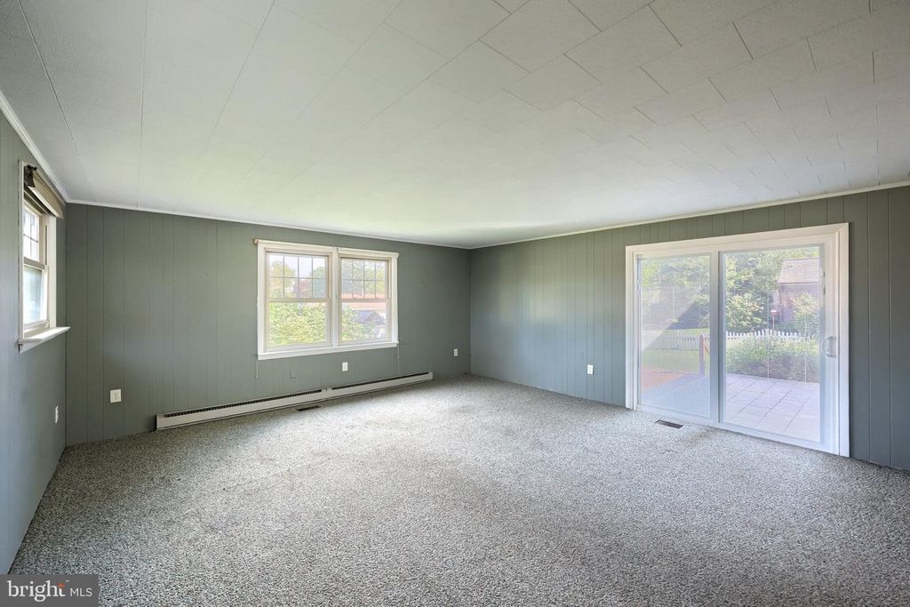 Image 16 of property listing at 303 ROLLING TER, Leola, PA 17540