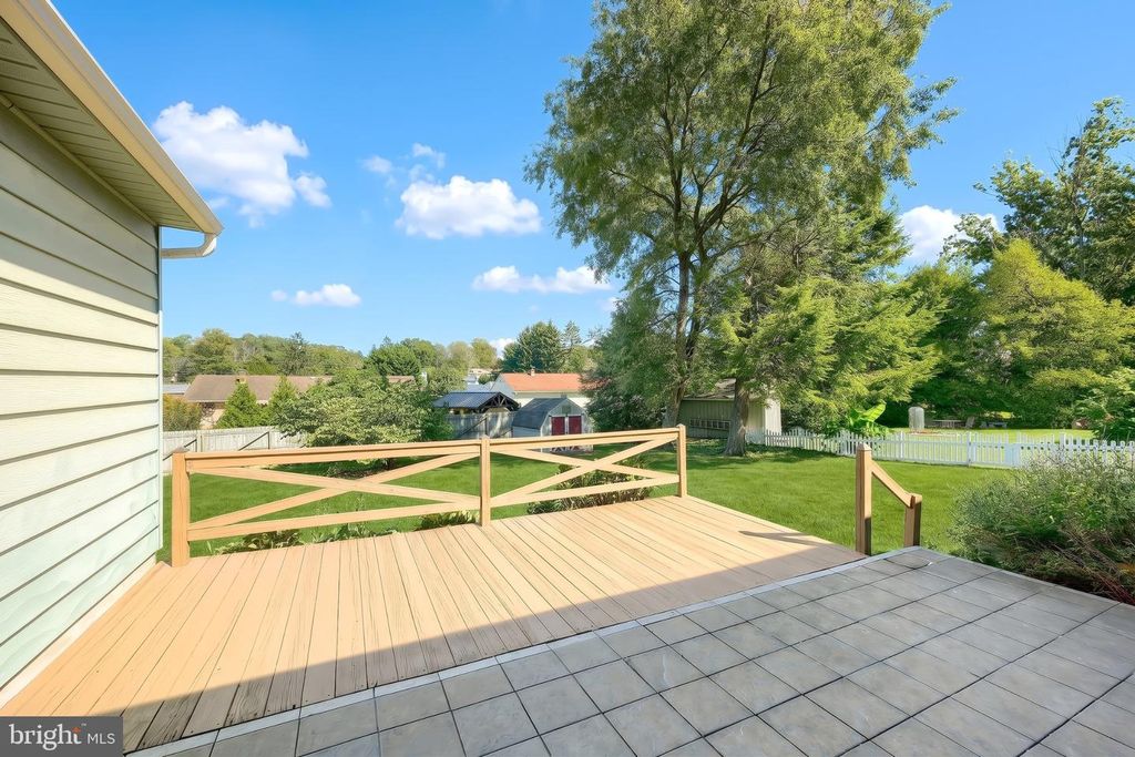 Image 17 of property listing at 303 ROLLING TER, Leola, PA 17540