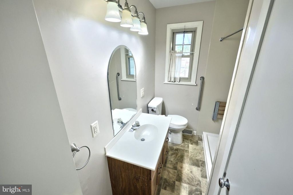 Image 18 of property listing at 303 ROLLING TER, Leola, PA 17540
