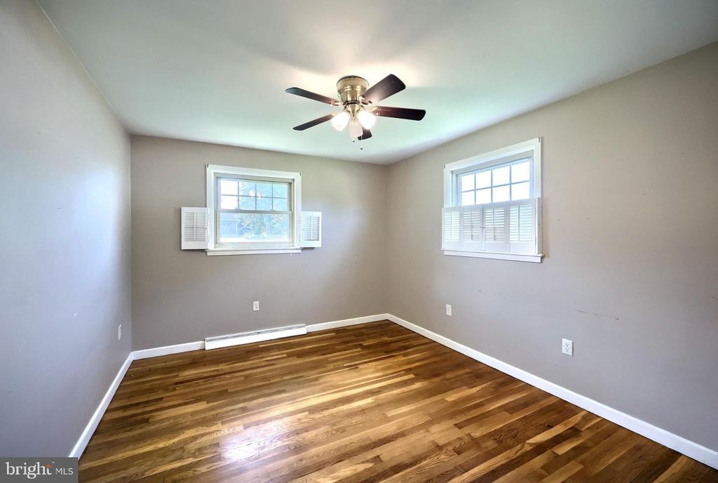 Image 21 of property listing at 303 ROLLING TER, Leola, PA 17540