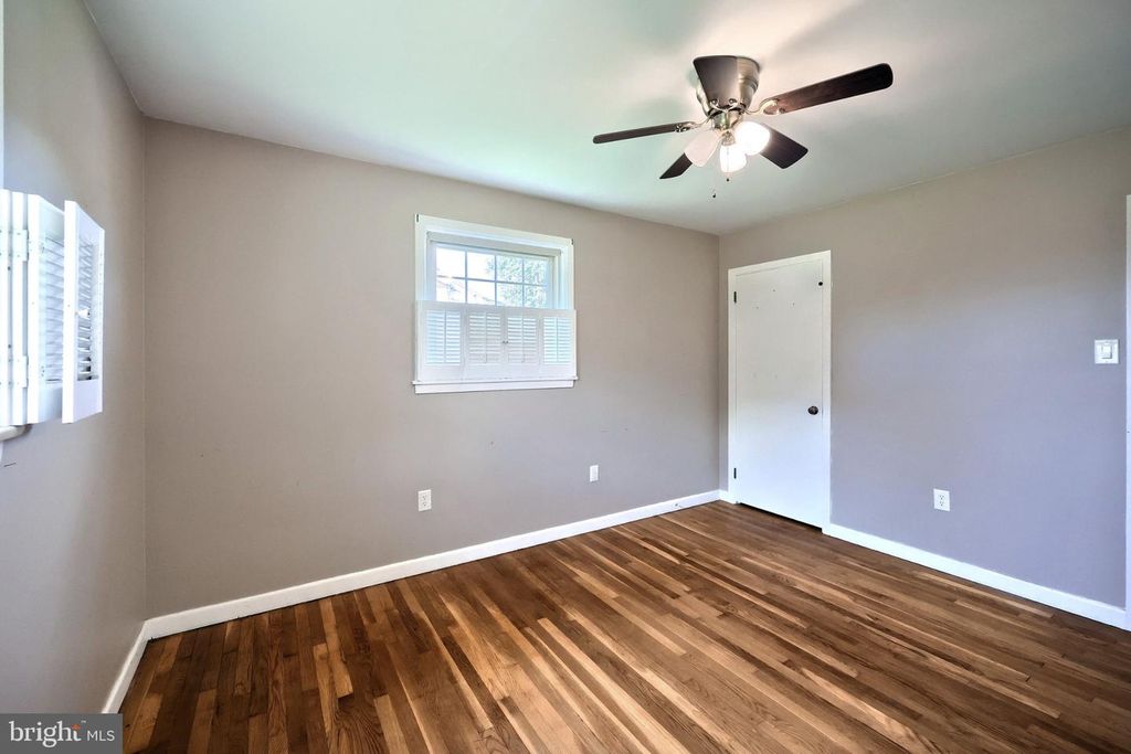 Image 23 of property listing at 303 ROLLING TER, Leola, PA 17540