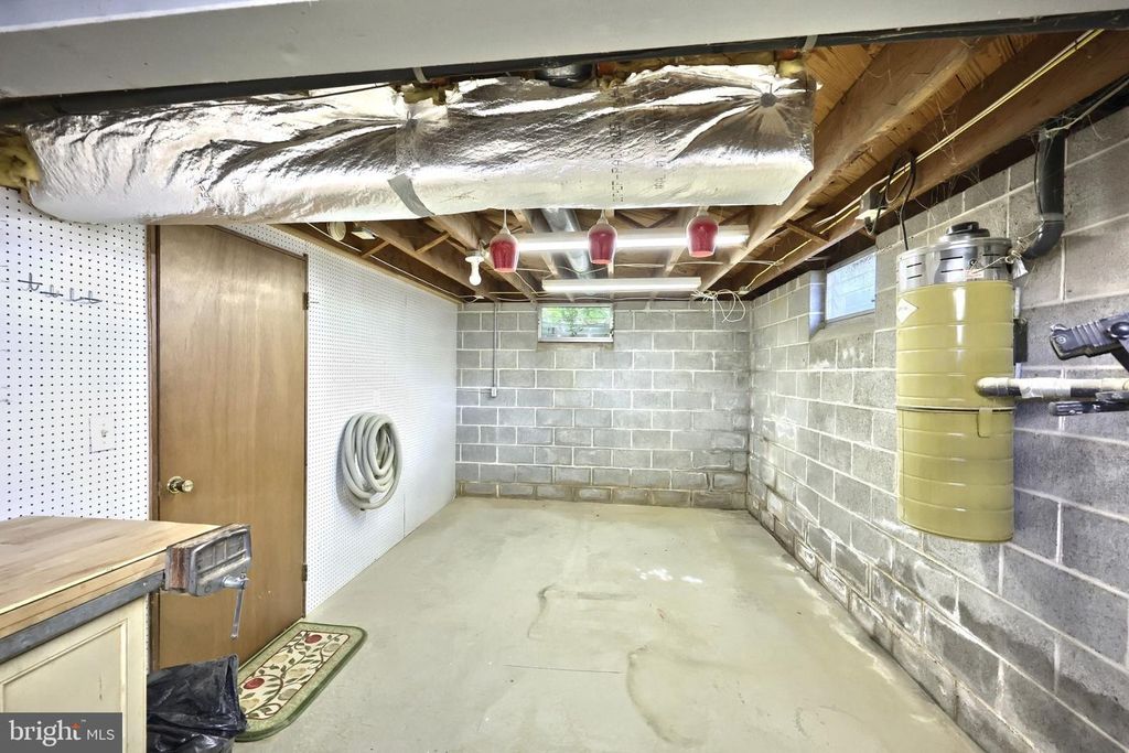 Image 30 of property listing at 303 ROLLING TER, Leola, PA 17540