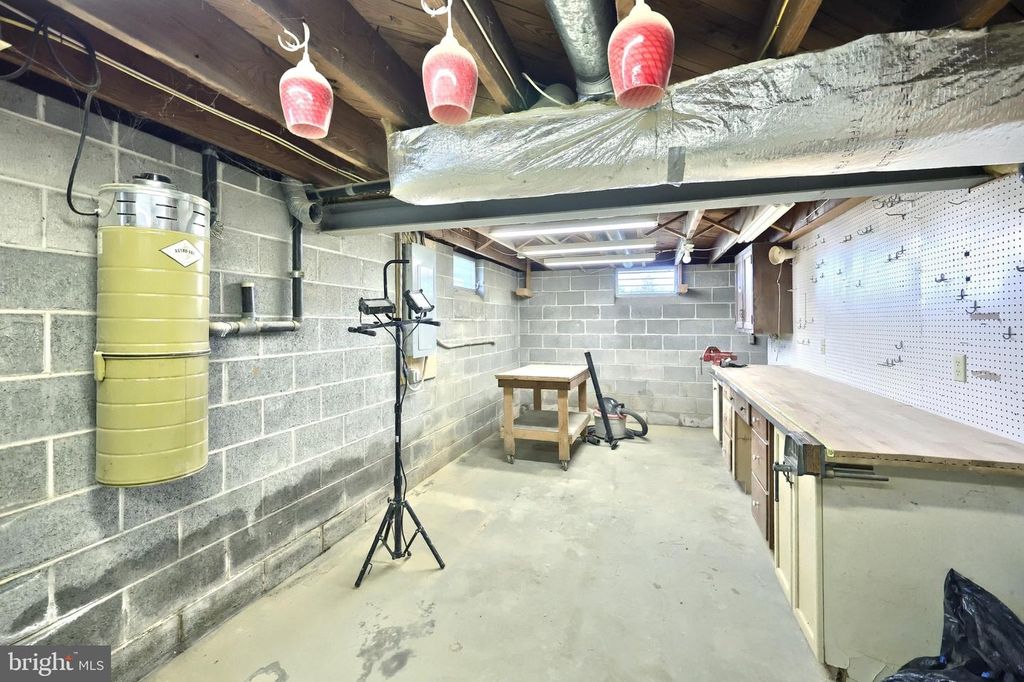 Image 31 of property listing at 303 ROLLING TER, Leola, PA 17540