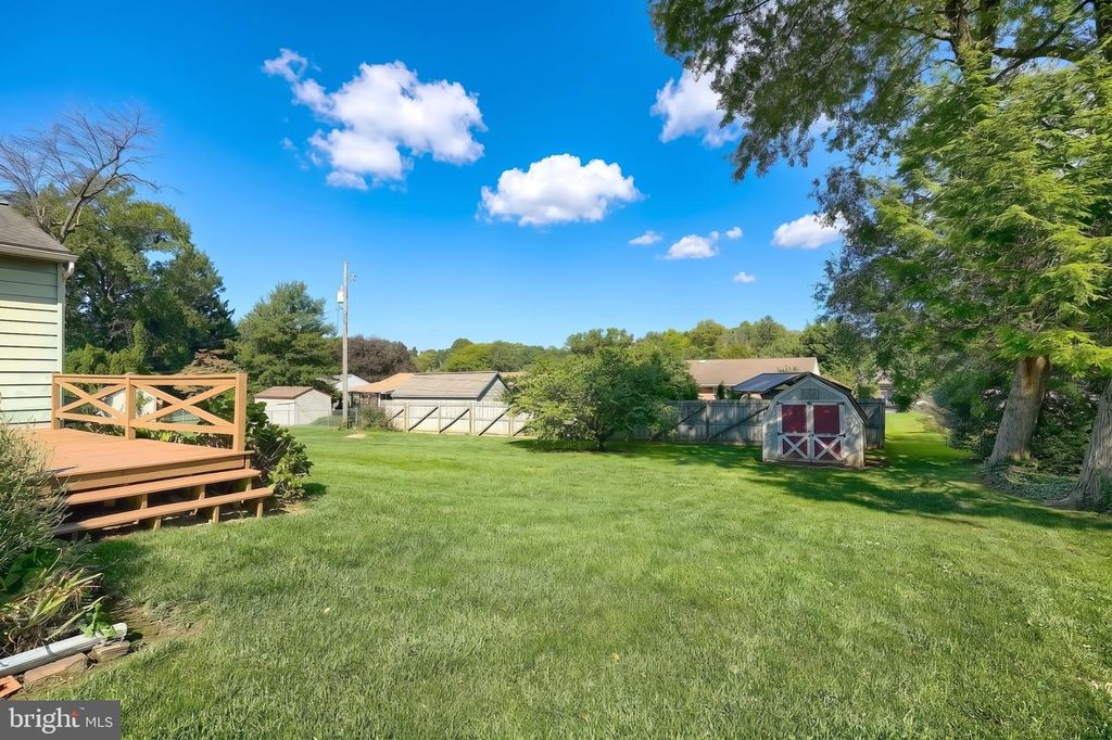 Image 33 of property listing at 303 ROLLING TER, Leola, PA 17540