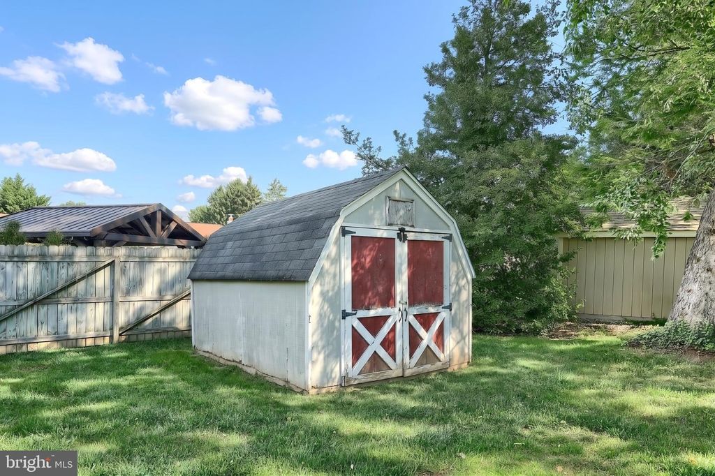 Image 35 of property listing at 303 ROLLING TER, Leola, PA 17540