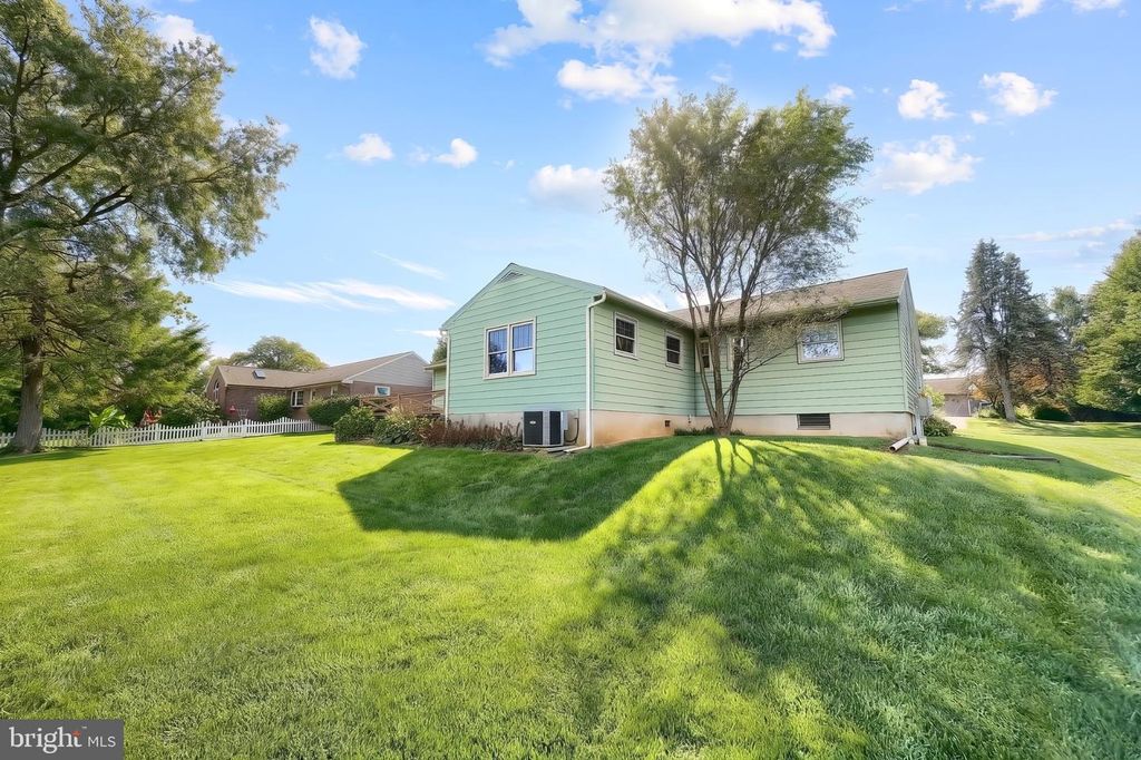 Image 36 of property listing at 303 ROLLING TER, Leola, PA 17540