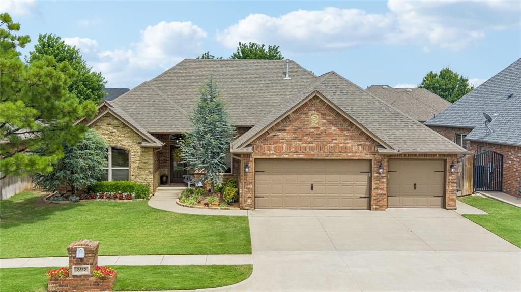 Image 1 of property listing at 2132 Pine Creek Avenue, Yukon, OK 73099