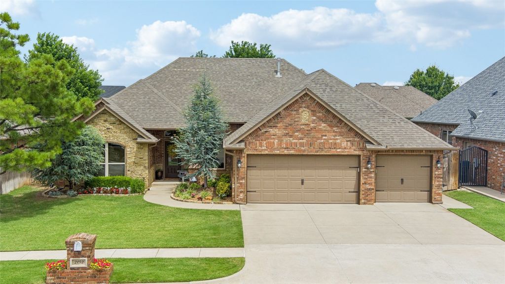 2132 Pine Creek Avenue, Yukon, OK 73099