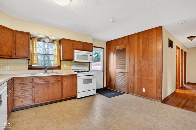 450 S High School Road, Indianapolis, IN 46241