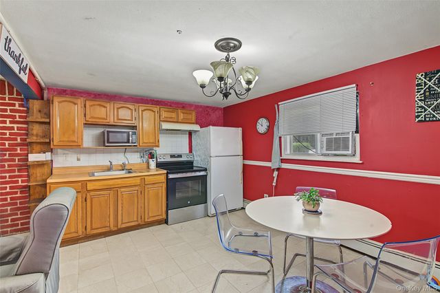 45 Massachusetts Avenue, Bay Shore, NY 11706