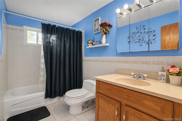 45 Massachusetts Avenue, Bay Shore, NY 11706