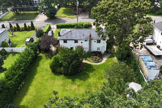 45 Massachusetts Avenue, Bay Shore, NY 11706