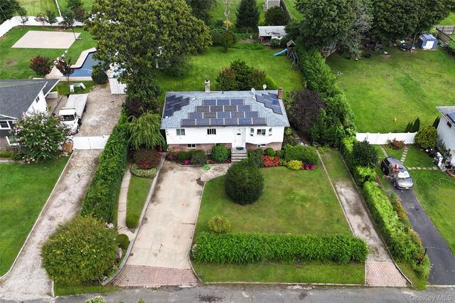 45 Massachusetts Avenue, Bay Shore, NY 11706