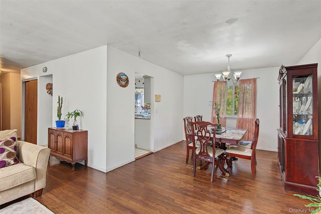 45 Massachusetts Avenue, Bay Shore, NY 11706