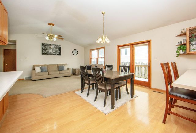 1406 Leitha Terrace, Waverly, IA 50677