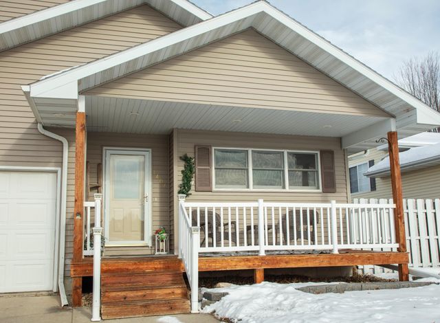 1406 Leitha Terrace, Waverly, IA 50677