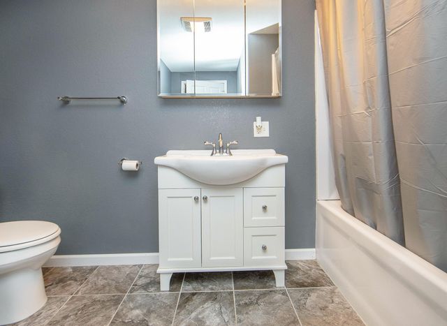 1406 Leitha Terrace, Waverly, IA 50677