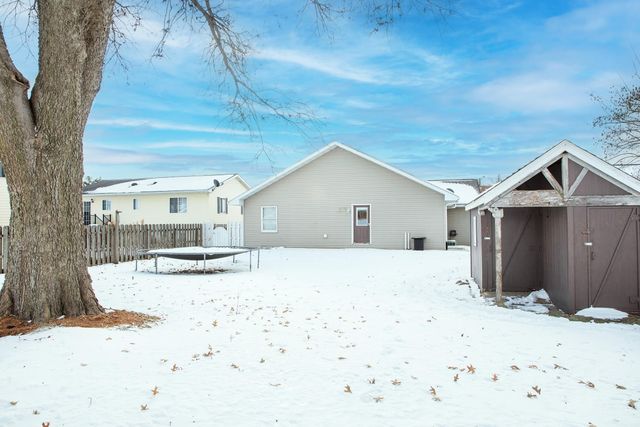1406 Leitha Terrace, Waverly, IA 50677