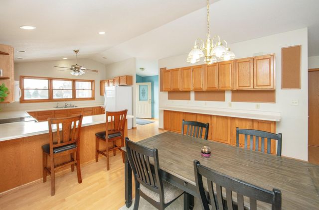 1406 Leitha Terrace, Waverly, IA 50677