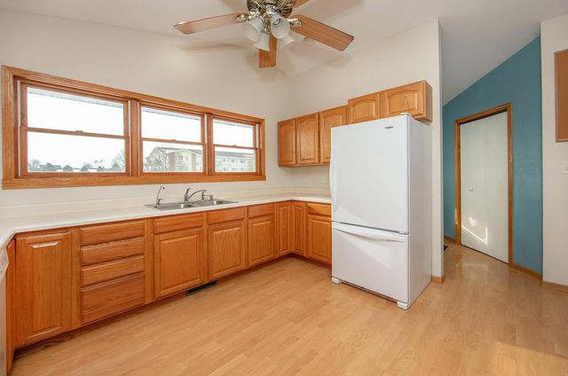 1406 Leitha Terrace, Waverly, IA 50677