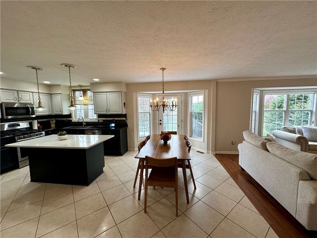 25 Crispin Court, Greece, NY 14612