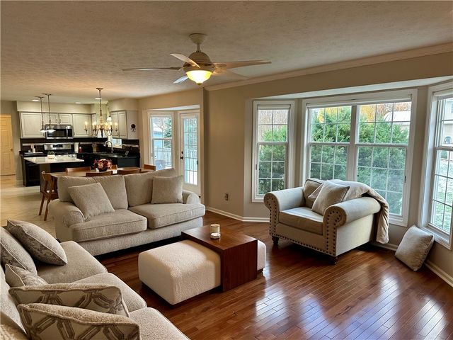 25 Crispin Court, Greece, NY 14612