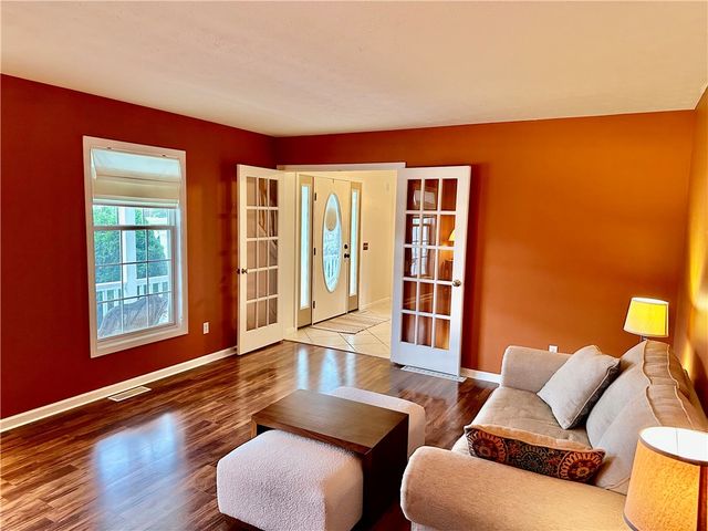 25 Crispin Court, Greece, NY 14612