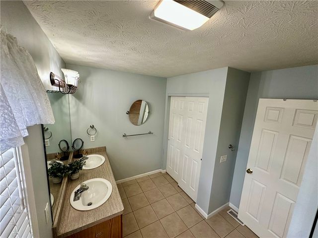 25 Crispin Court, Greece, NY 14612