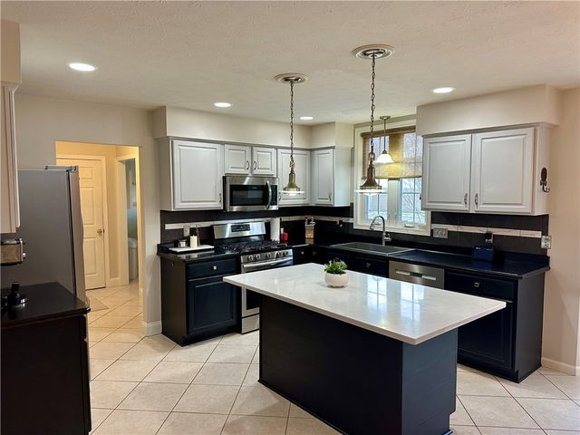 25 Crispin Court, Greece, NY 14612