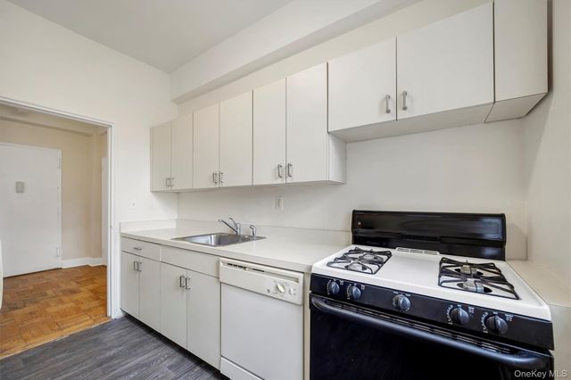 4 Sadore Lane 1-O, Yonkers, NY 10710