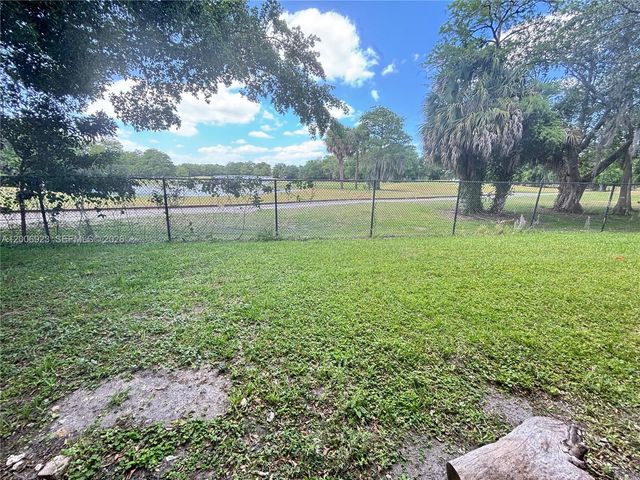 8060 Fairview Drive 101, Tamarac, FL 33321