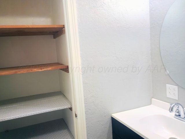 407 Morse Avenue, Stinnett, TX 79083