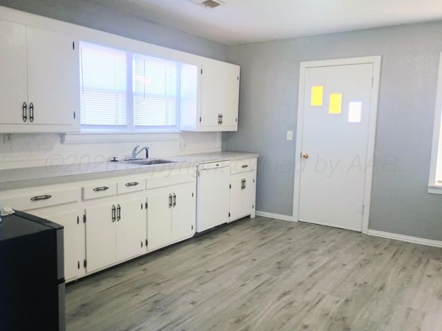 407 Morse Avenue, Stinnett, TX 79083