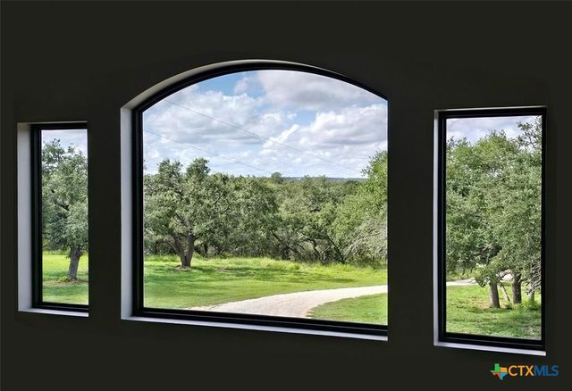 330 Live Oak Hills Court, San Marcos, TX 78666