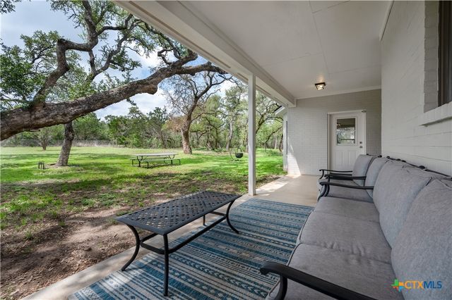 330 Live Oak Hills Court, San Marcos, TX 78666