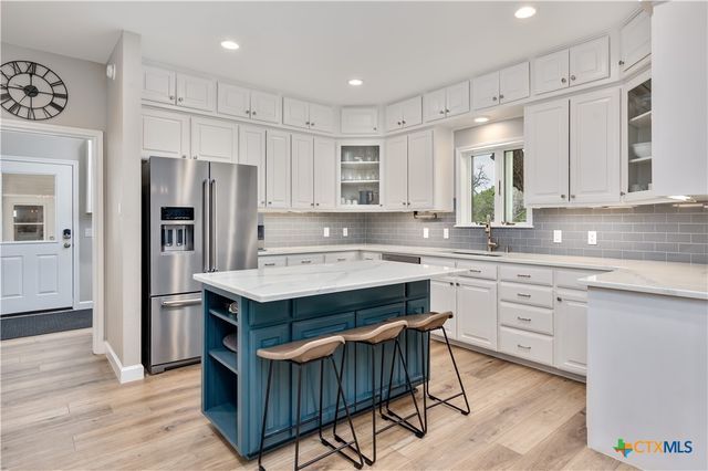 330 Live Oak Hills Court, San Marcos, TX 78666