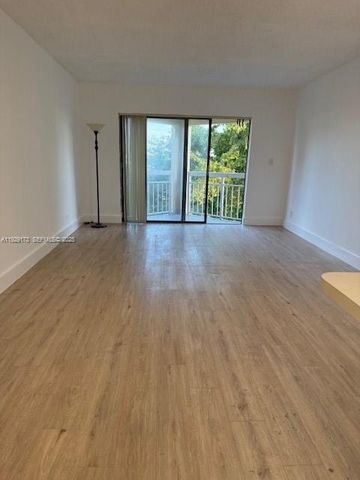 8290 Lake Dr 531, Doral, FL 33166