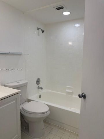 8290 Lake Dr 531, Doral, FL 33166