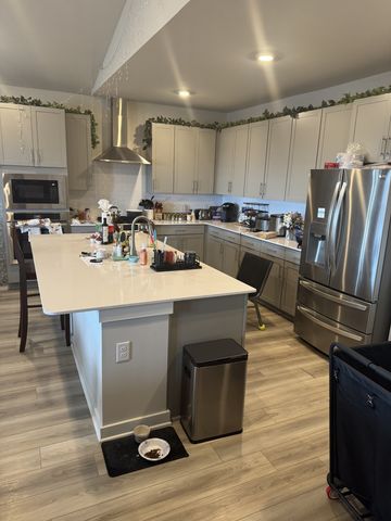 1100 Pebble Run Rd, Hendersonville, TN 37075