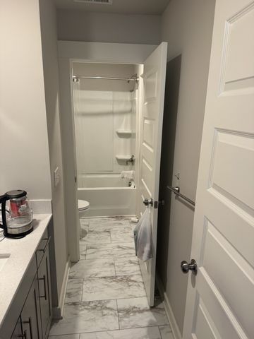 1100 Pebble Run Rd, Hendersonville, TN 37075