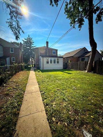 2003 S 24th Avenue, Broadview, IL 60155